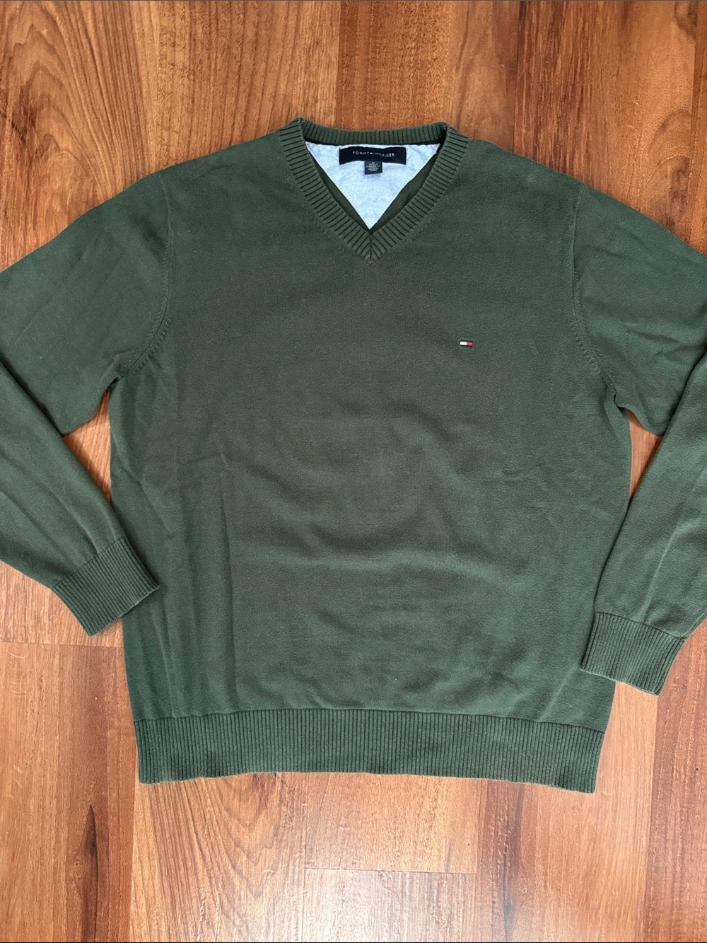 Tommy Hilfiger Men's V-Neck Sweater in Olive - Picture 3 of 6